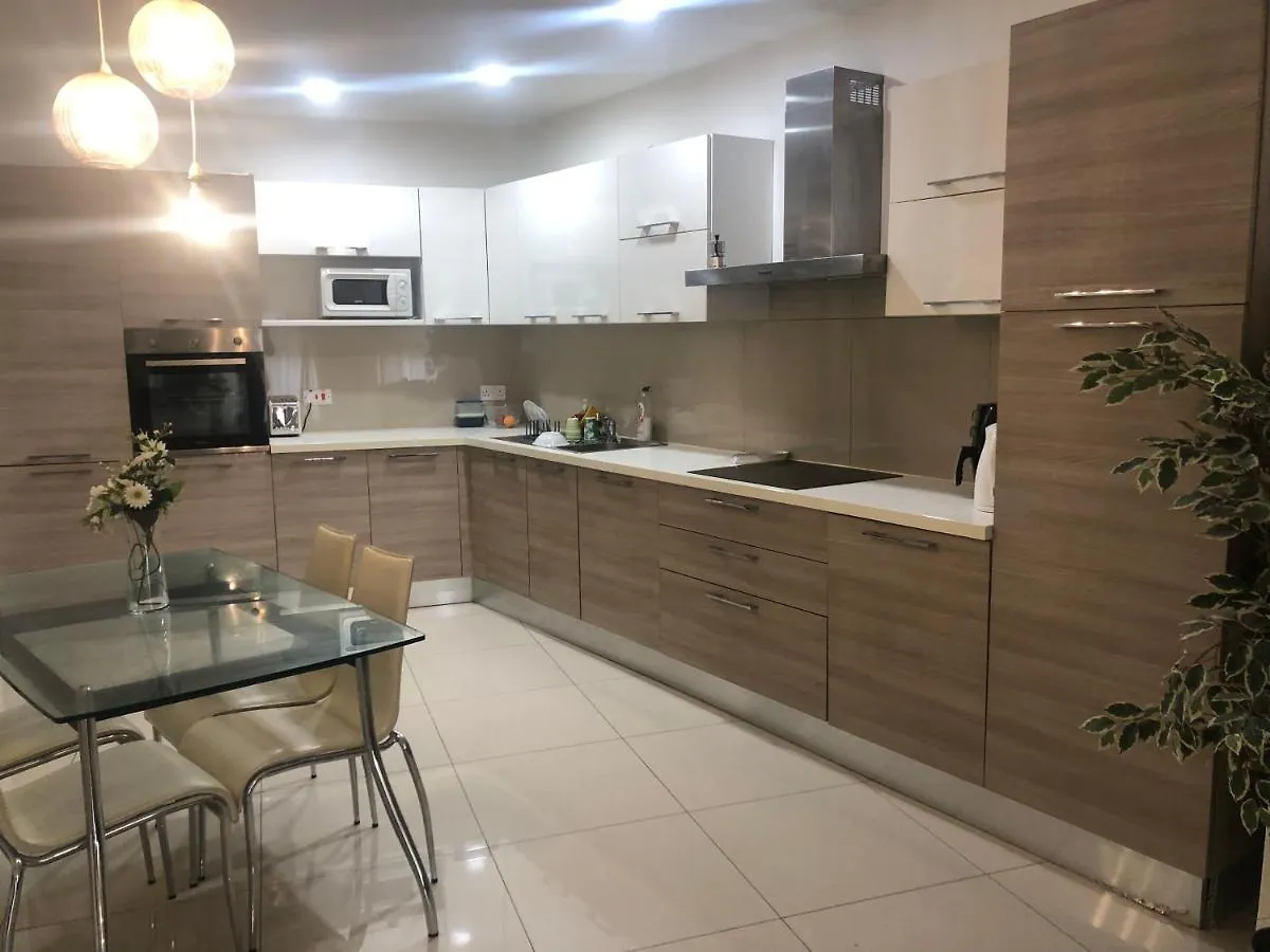 Homestay Camera Centrale A Pochi Passi Da Paceville E San Giuliano Is-Swieqi Malta
