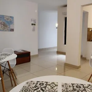  Affittacamere Lovely 4 Bedroom, 3 Bathroom, Maisonette With Terraces.
